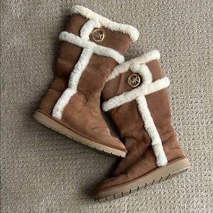 Michael Kors Tan Suede Boots with White Fur Trim - size 8